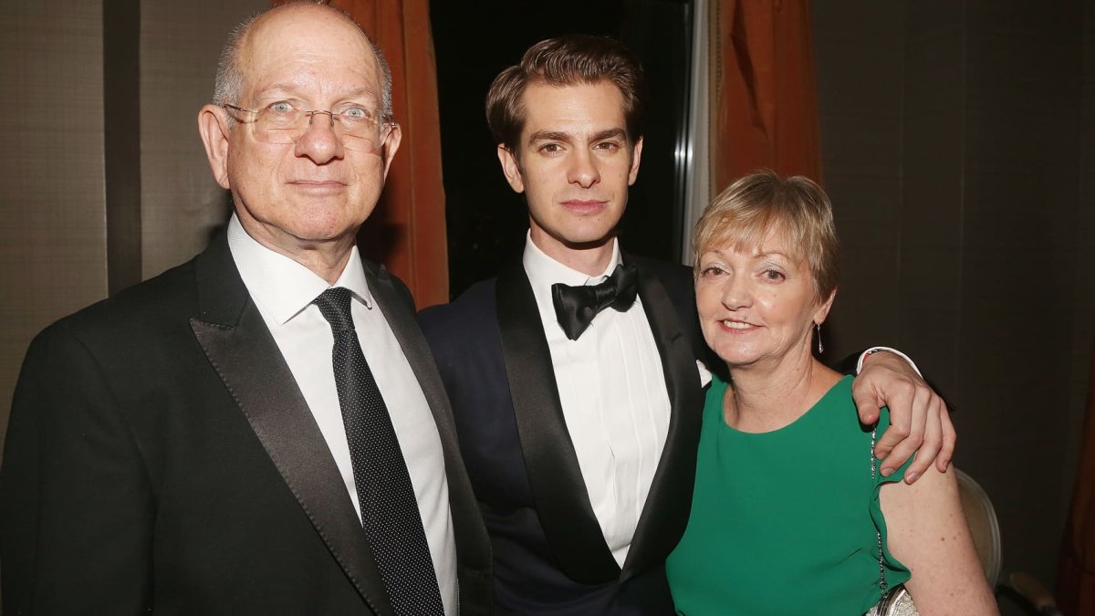 Andrew Garfield, Elmo teach ‘extremely important’ grieving lesson NBC