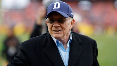 Jerry Jones defiant as Cowboys fans express disappointment