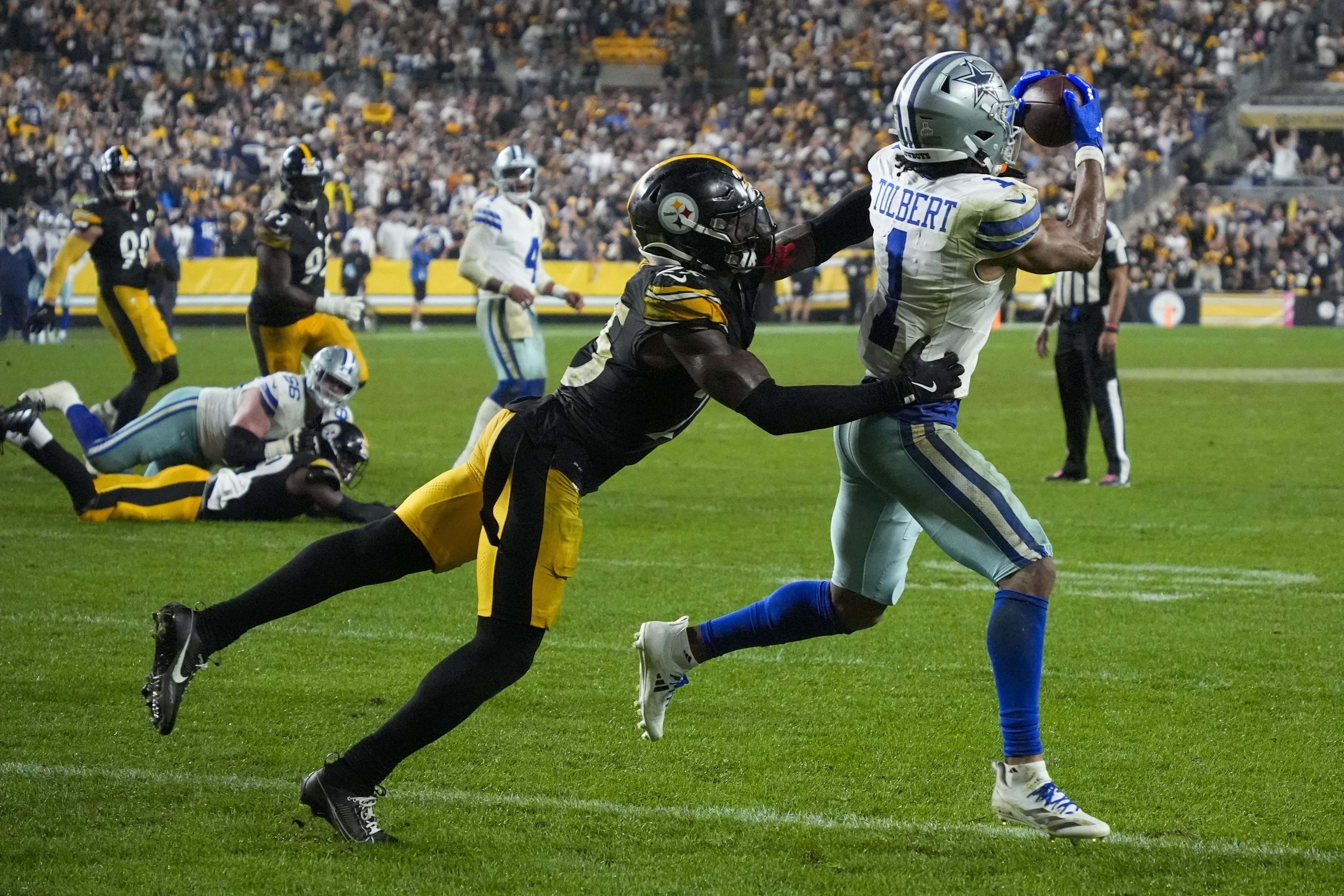 Prescott throws winning pass with 20 seconds left to lift Cowboys past Steelers