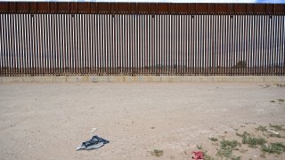 EL PASO, TEXAS – 21 DE JUNIO: Vista del muro fronterizo entre México y Estados Unidos en El Paso, Texas, Estados Unidos, el 21 de junio de 2024. (Foto de Tayfun Coskun/Anadolu vía Getty Images)