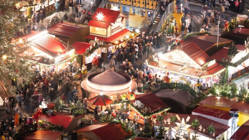 The stalls at the 590th Dresden Striezelmarkt are brightly lit at the opening.