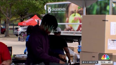 Over 1,000 families receive holiday groceries at United Way event