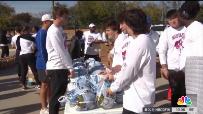 SMU players hosts meal giveaway in Oak Cliff