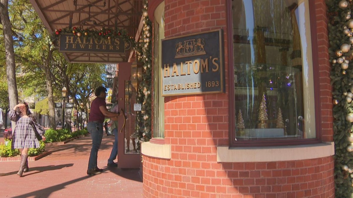 ‘Stunned’: Customers react to century-old Fort Worth business closing