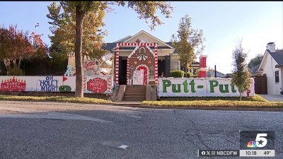 Dallas family has hole-in-one Christmas display