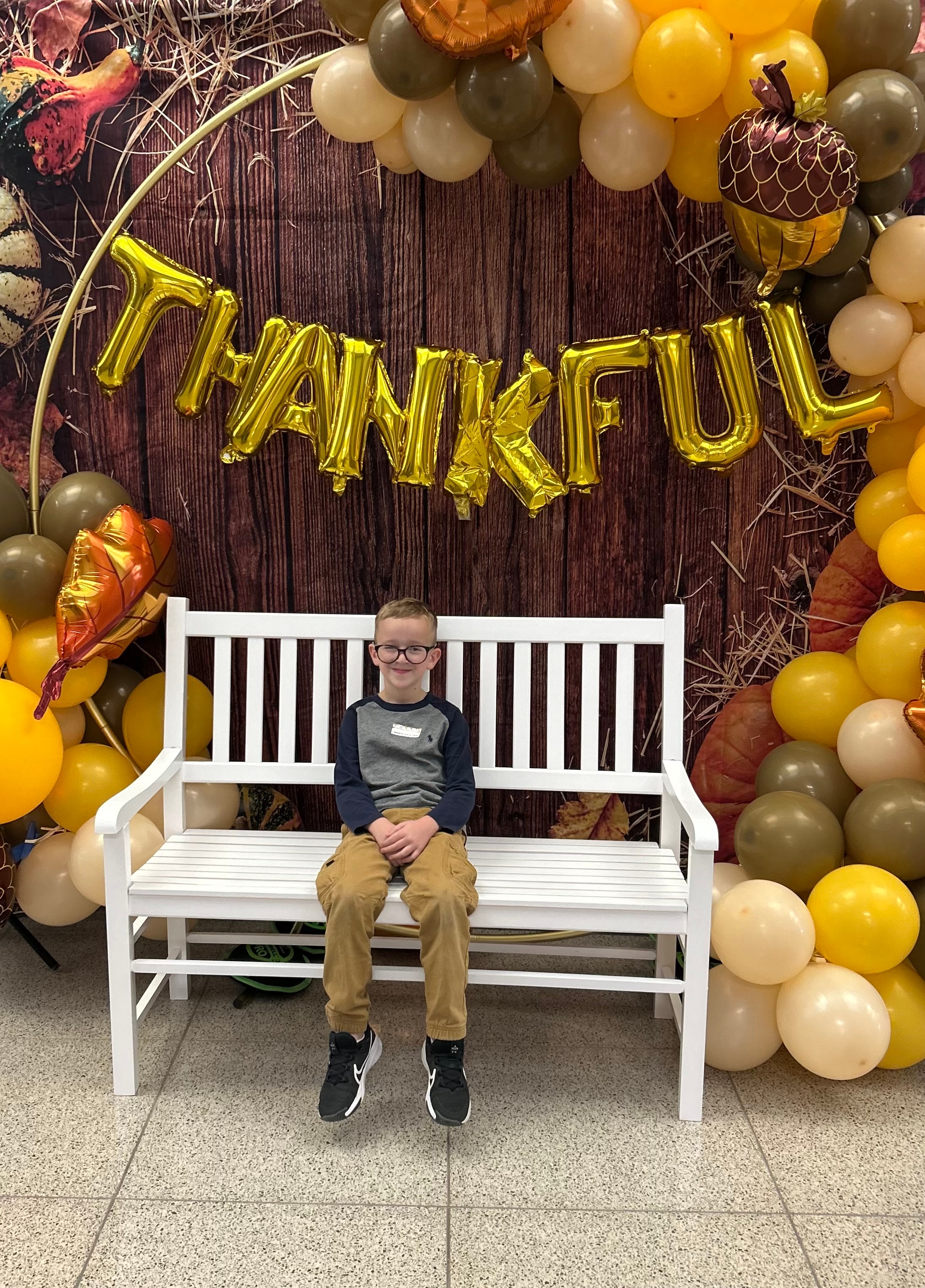 Crosby in 2nd grade having Thanksgiving lunch with family and friends and Spradley Elementary<br />
.