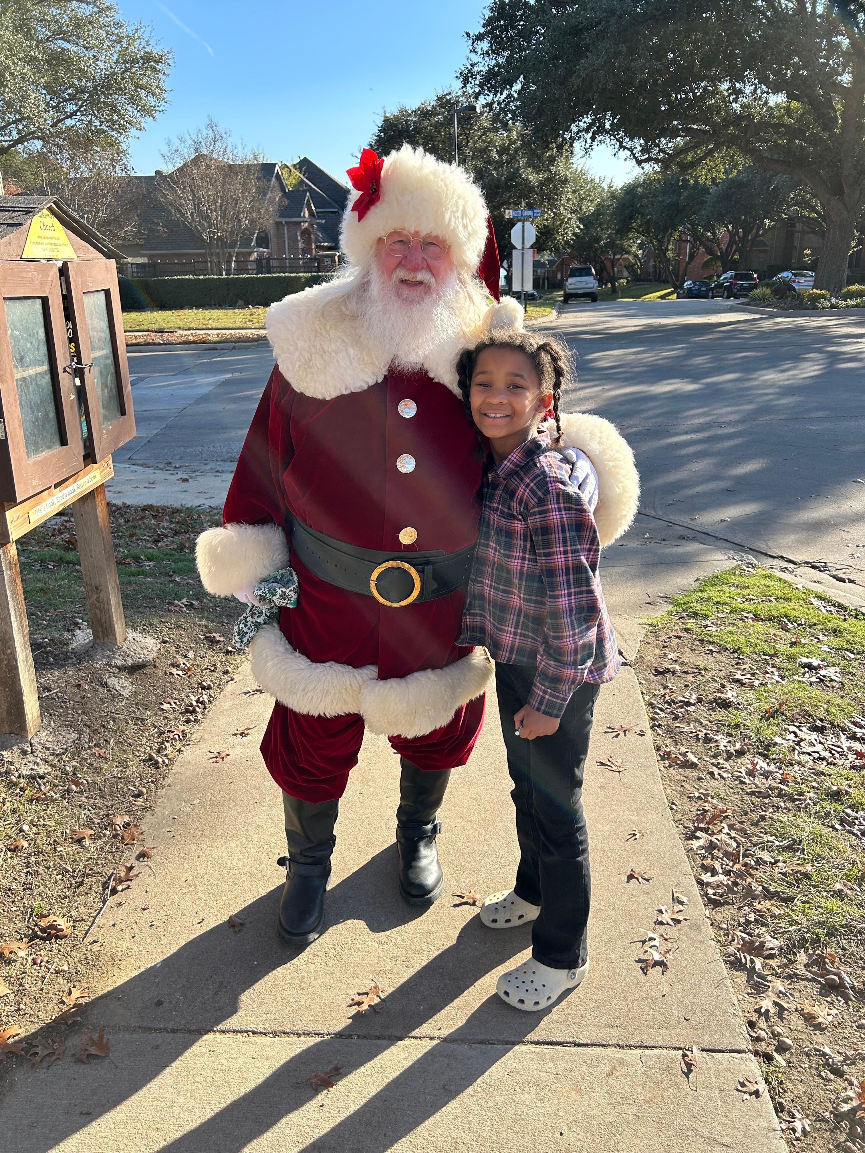 Santa showed up at the crosswalk by the church across from Ethridge Elementary in The Colony, Tx after school was let out. Everyone was surprised to see him there. He greeted the children and took photos 😍This is Nevaeh Covington She is in the second grade