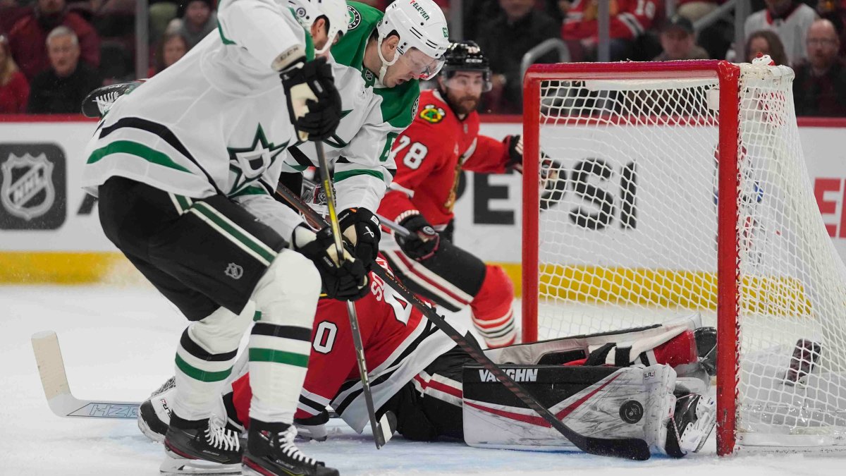 Matt Duchene and Jamie Benn lead the Stars past the Blackhawks 5-1