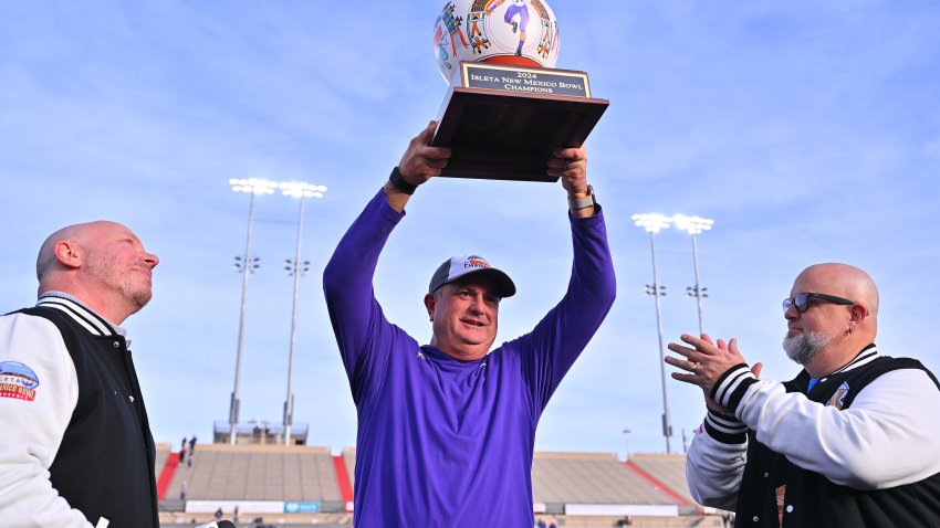 ALBUQUERQUE, NEW MEXICO – DECEMBER 28: Head coach Sonny Dykes of the TCU Horned Frogs lifts the Isleta New Mexico Bowl championship trophy after his team defeated the Louisiana Ragin’ Cajuns 34-3 at University Stadium on December 28, 2024 in Albuquerque, New Mexico. (Photo by Sam Wasson/Getty Images)