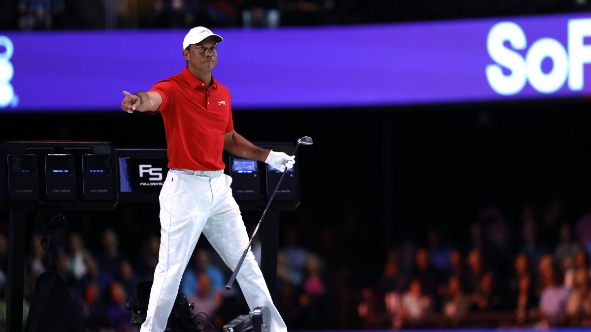 Tiger Woods makes his indoor golf league debut. He didn't need any introduction