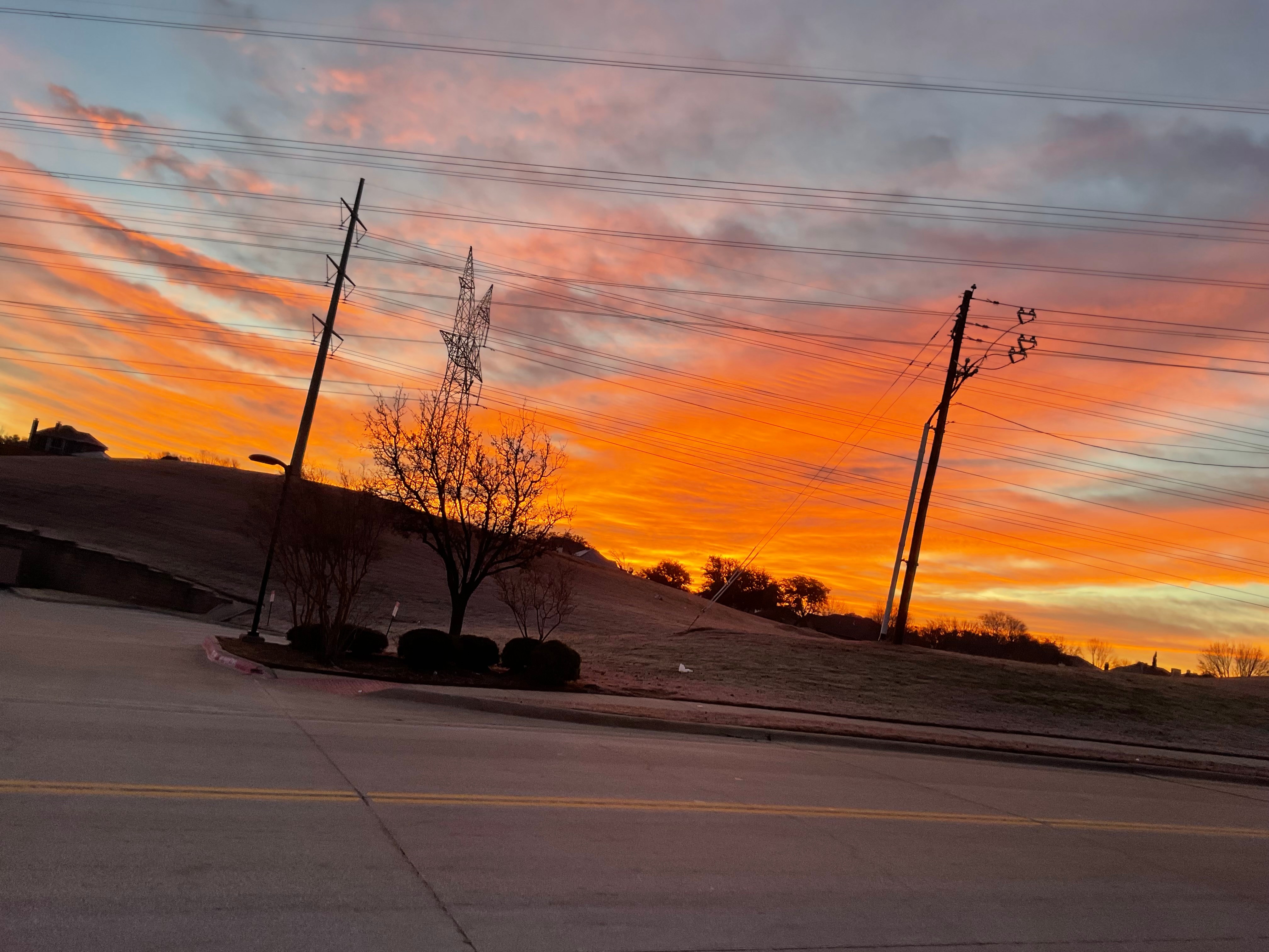 This is an image of the sunrise from last week I took in Eisenhower St in Carrollton. Beautiful atmosphere, eh?