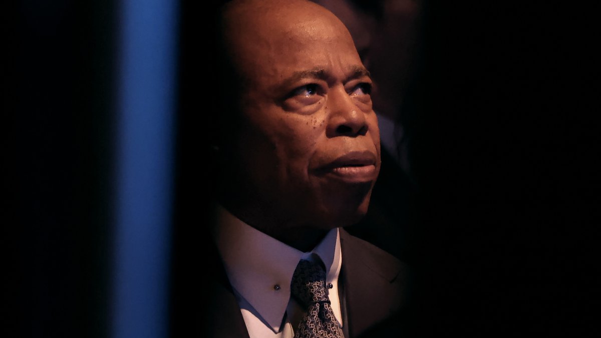 DOJ moves to dismiss federal corruption case against NYC Mayor Eric Adams