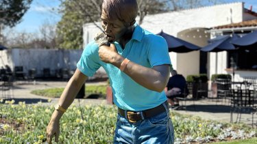 Hot Weather Seward Johnson Dallas Blooms 2025 Dallas Arboretum