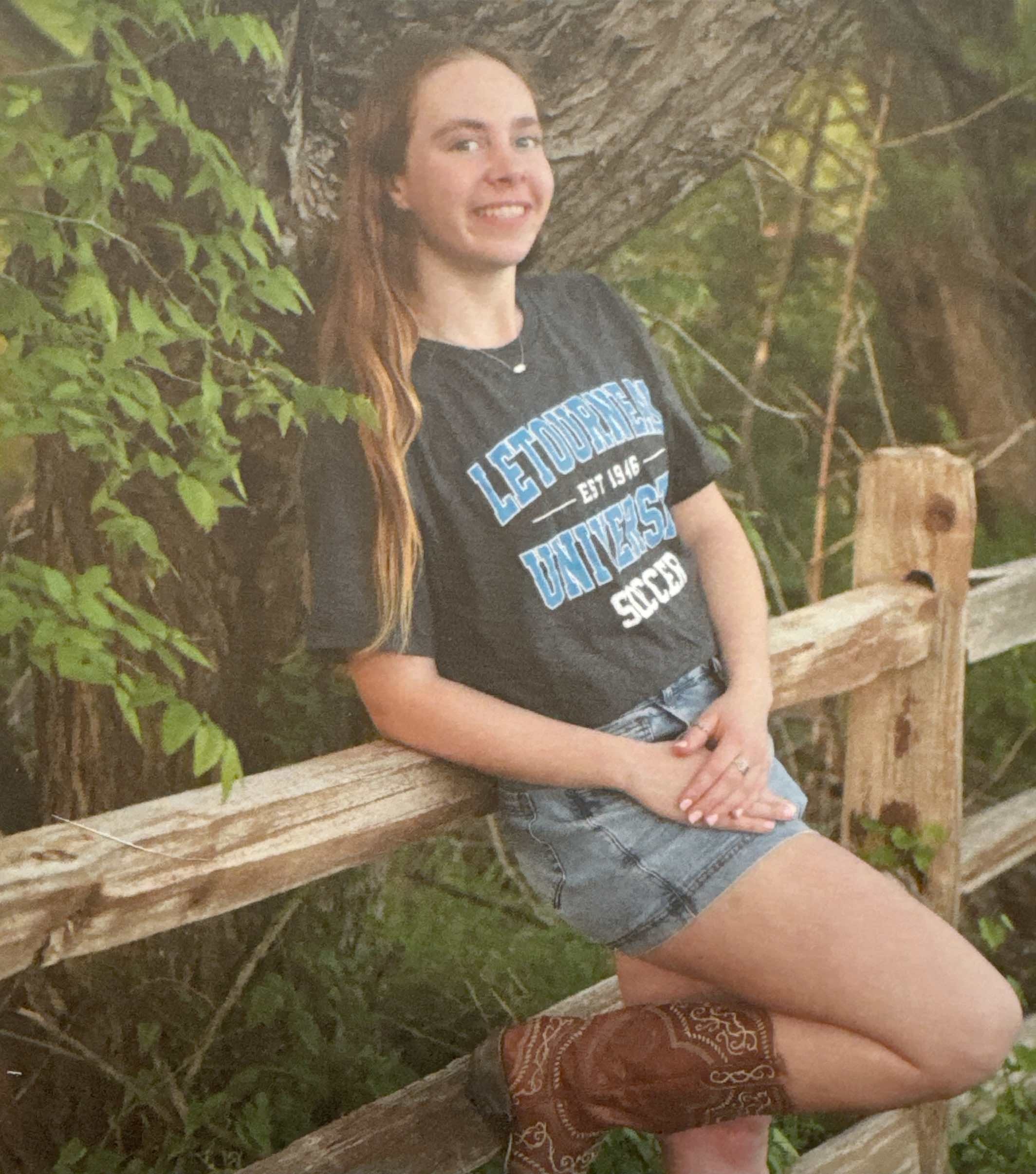 Reagan will graduate from Byron Nelson High School where she’s a member of<br />
National Honor Society, the Bio Medical Academy and she completed over 100<br />
hours of community service each year of high school. She will go on to<br />
study nursing and play soccer at LeTourneau University.