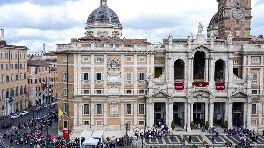 Visitors queue to enter Santa Maria Maggiore Basilica (Basilica of Saint Mary Major), where the Pope will be buried after his funeral in the Vatican, in Rome, on April 25, 2025. The Vatican on April 25, 2025, said over 128,000 people have already paid their respects to Pope Francis, whose body is lying in state in St Peter’s Basilica ahead of his funeral set for April 26, 2025. (Photo by Piero CRUCIATTI / AFP) (Photo by PIERO CRUCIATTI/AFP via Getty Images)