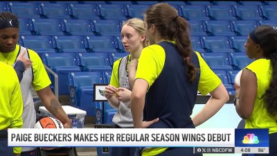 Paige Bueckers makes debut with Dallas Wings