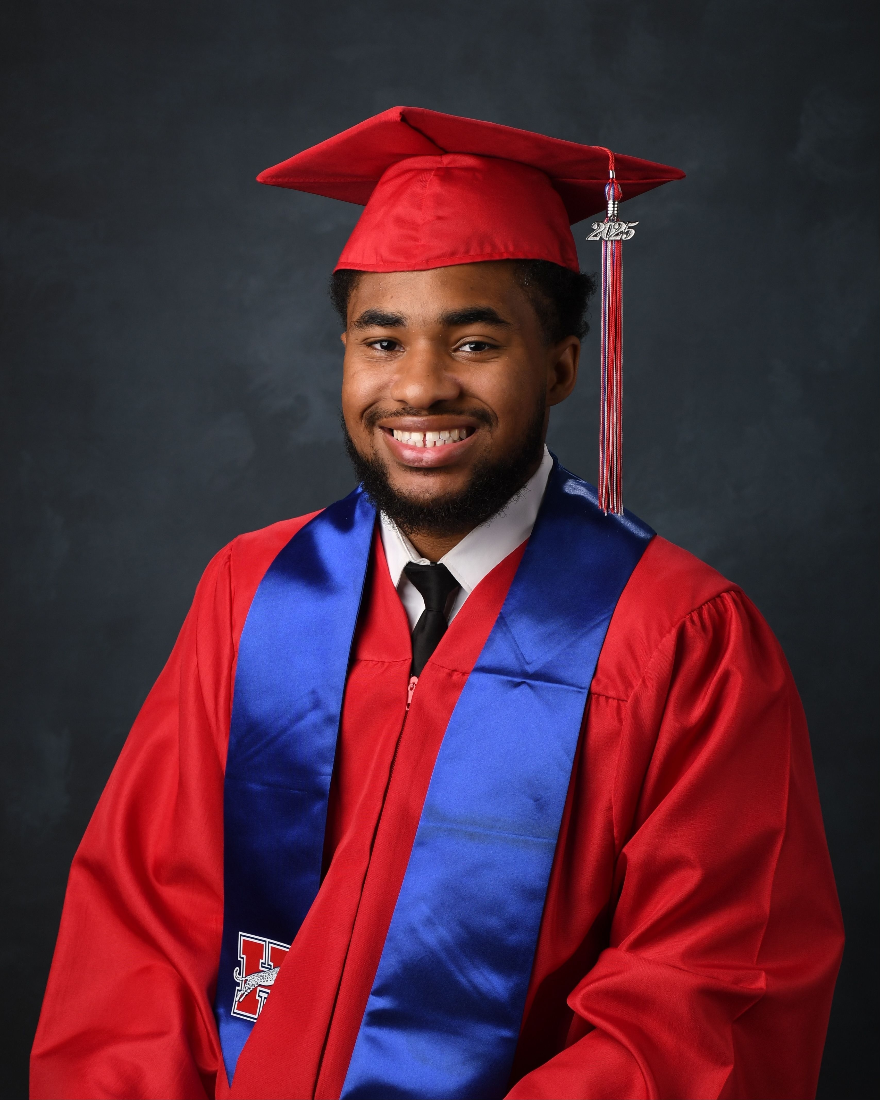 2025 Graduate of Heritage High School. Midliothian Texas