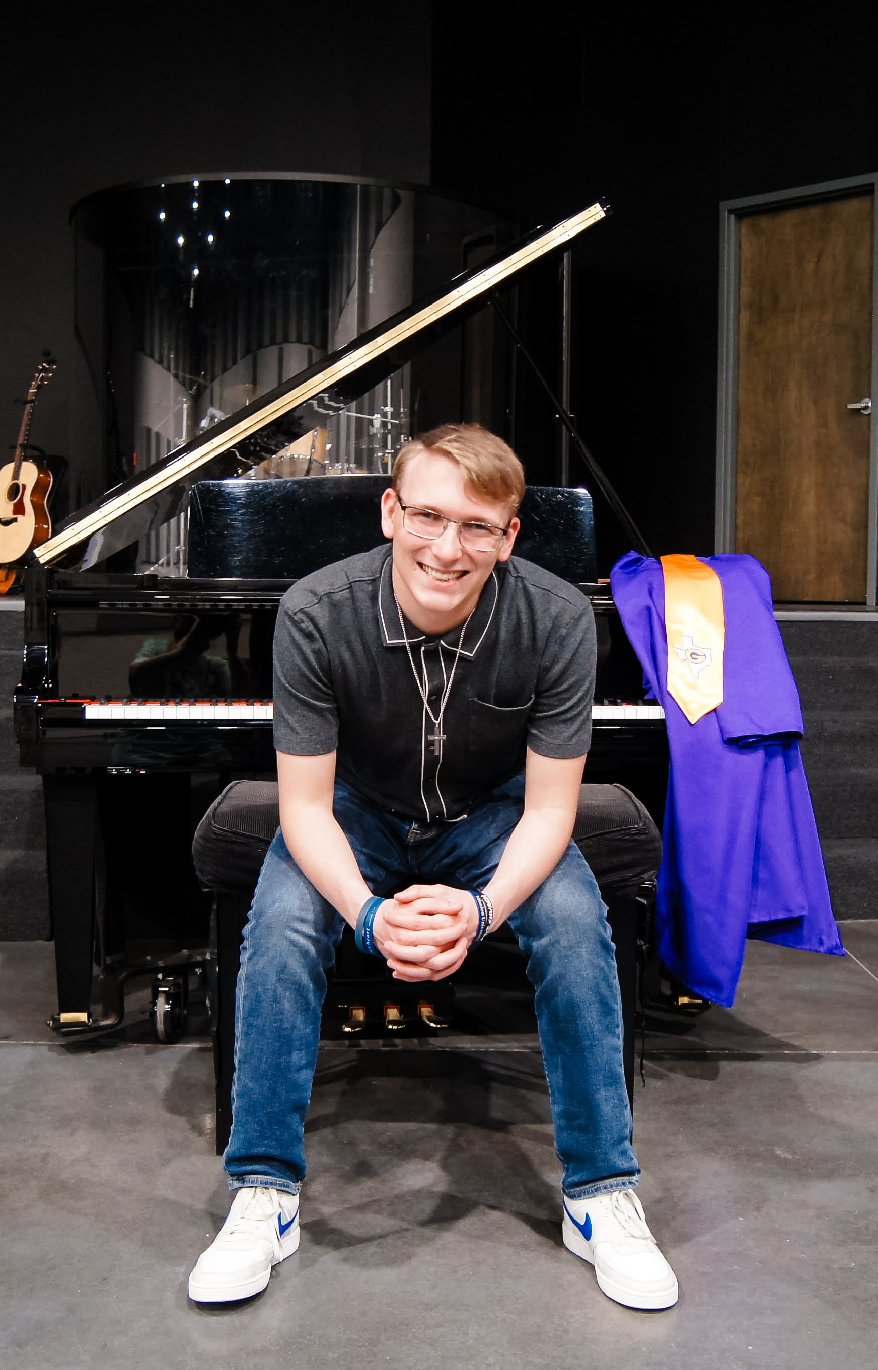 Jude Kemper<br />
Graduating from Granbury High School<br />
Attending Mission University in Missouri with a double major in Pastoral<br />
and Worship Ministries<br />
We are so proud of Jude!