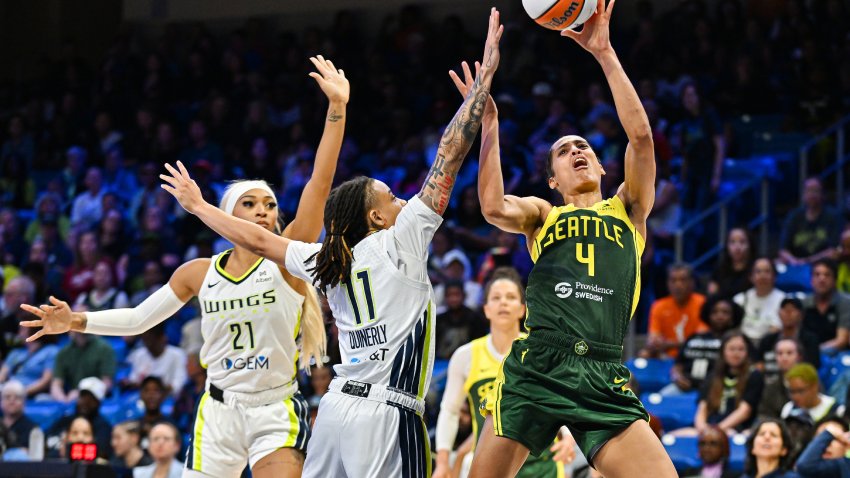 ARLINGTON, TX – MAY 19: Seattle Storm guard Skylar Diggins attempts a shot past two Dallas Wings defenders during the second quarter of a WNBA game between the Seattle Storm and Dallas Wings on Monday, May 19, 2025 at College Park Center in Arlington, TX.