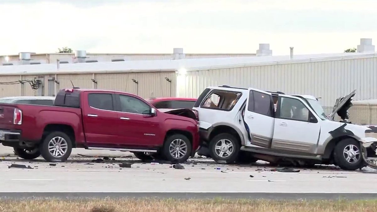 1 dead, road closed after fatal crash in Fort Worth – NBC 5 Dallas-Fort ...