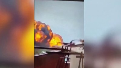 Plane carrying 242 passengers crashes in India