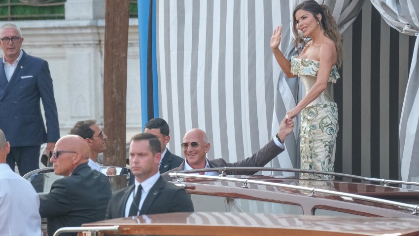 Jeff Bezos and Lauren Sanchez arrive at wedding.
