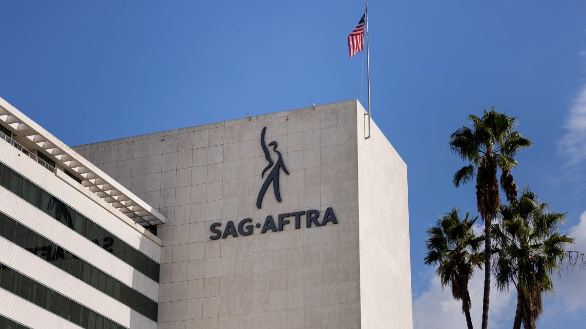 SAG-AFTRA reaches tentative deal with major studios