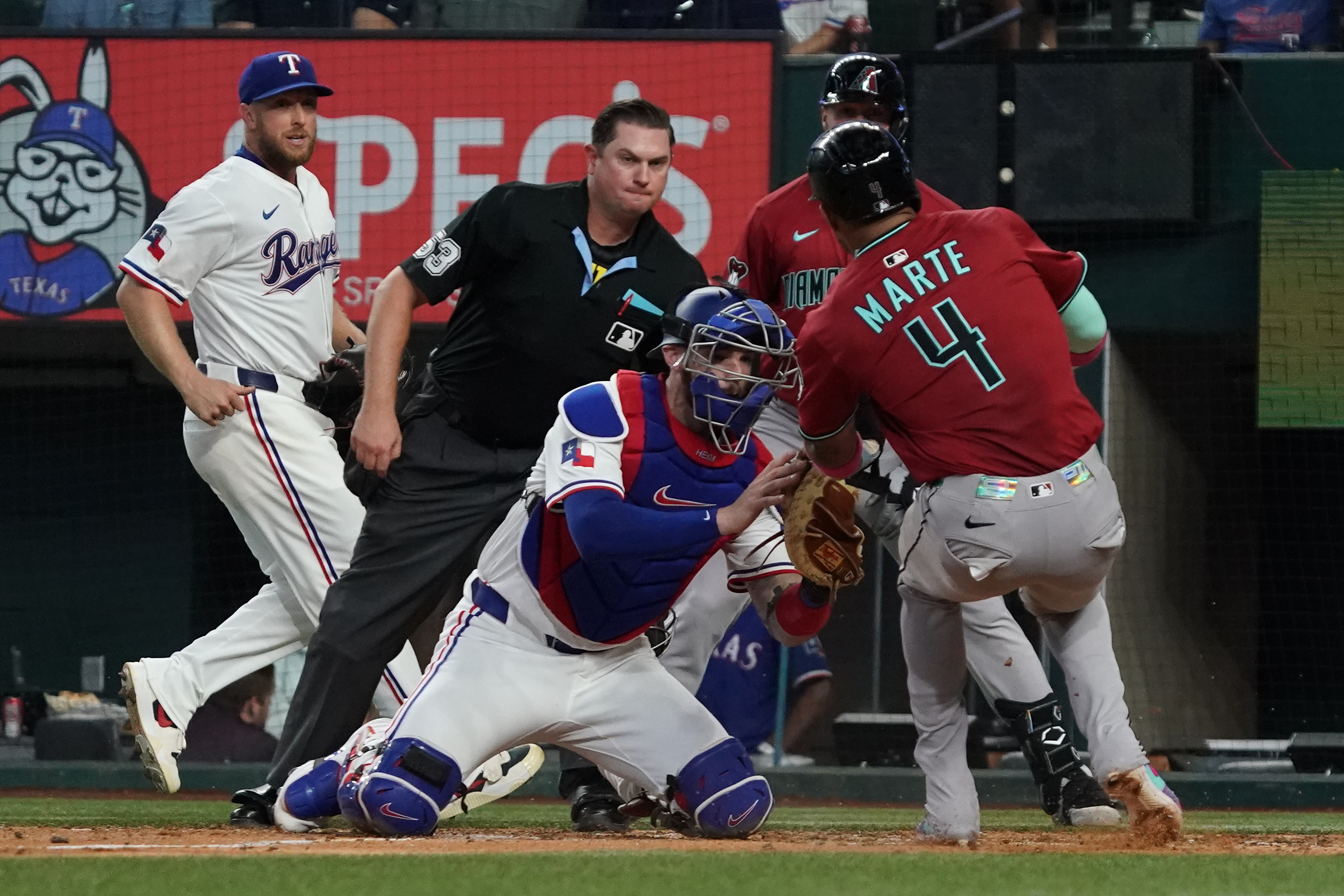 James McCann and Ketel Marte homer in 4-run 9th as Diamondbacks
