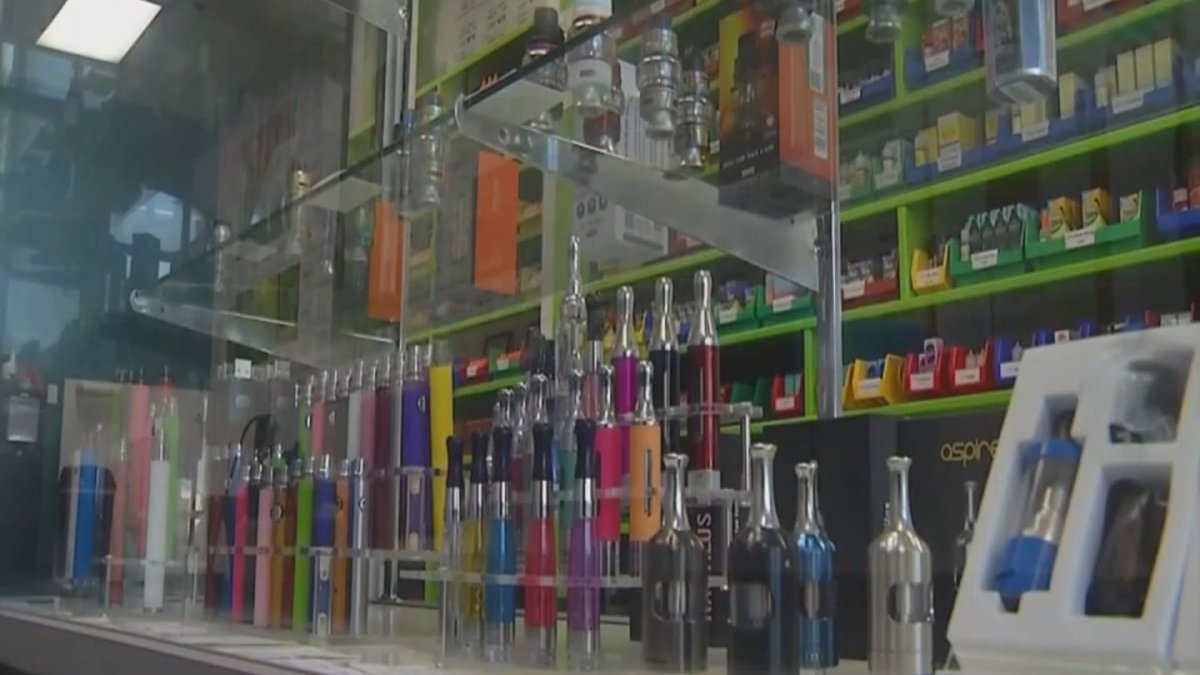 elfbar nachfüll pod läuft aus Smoke shop owners reevaluate selling strategies as vape ban starts Monday