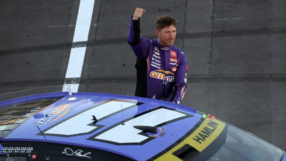 Denny Hamlin charges to emotional 60th Cup win at Las Vegas, secures spot in NASCAR finale