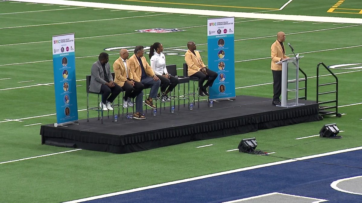 Students learn about mental health and life lessons from football legends at AT&T Stadium