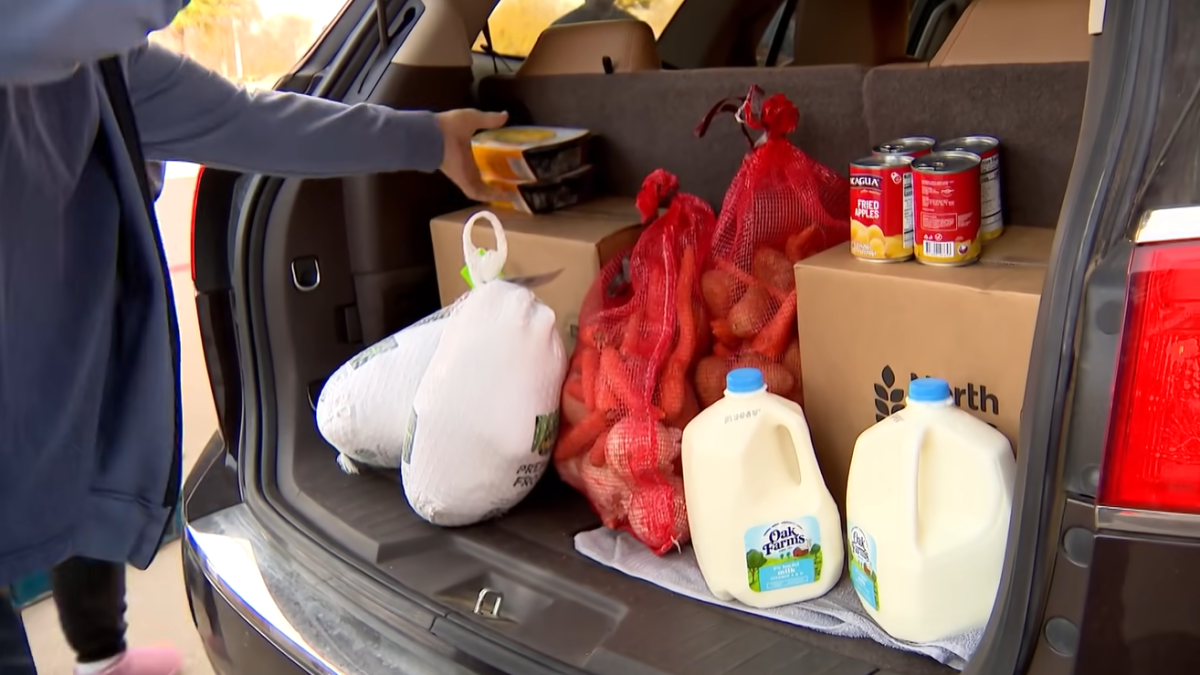 Holiday meals distributed to 1,000 North Texas families at UNT distribution event