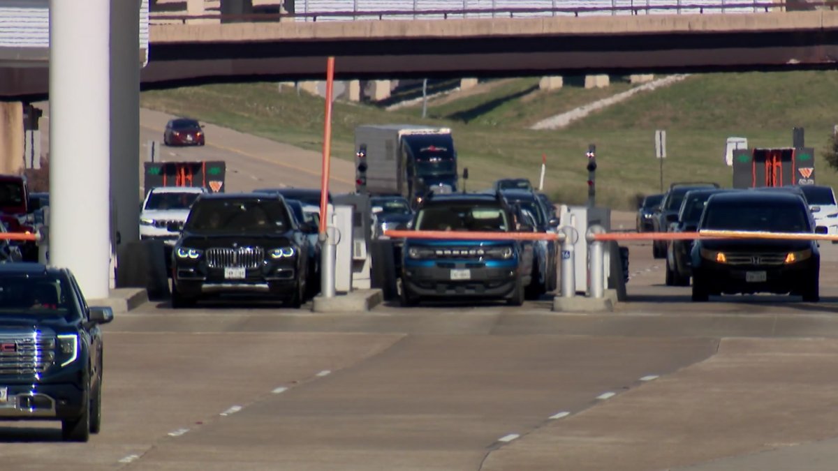 DFW Airport advises extra travel time as holiday traffic is expected to surge again this weekend after Thanksgiving.