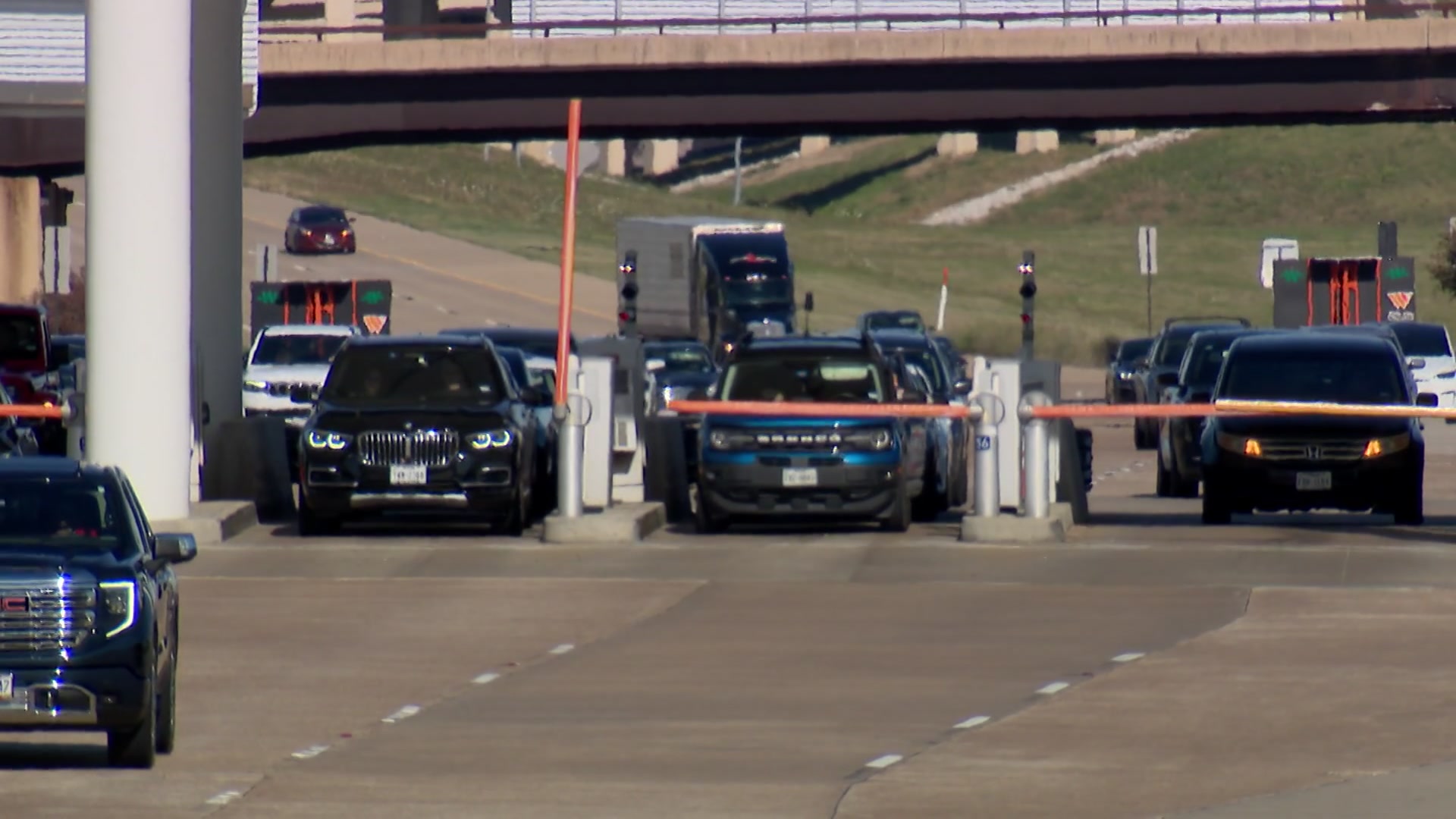 Heavy traffic expected to return to DFW Airport as Thanksgiving travelers head home