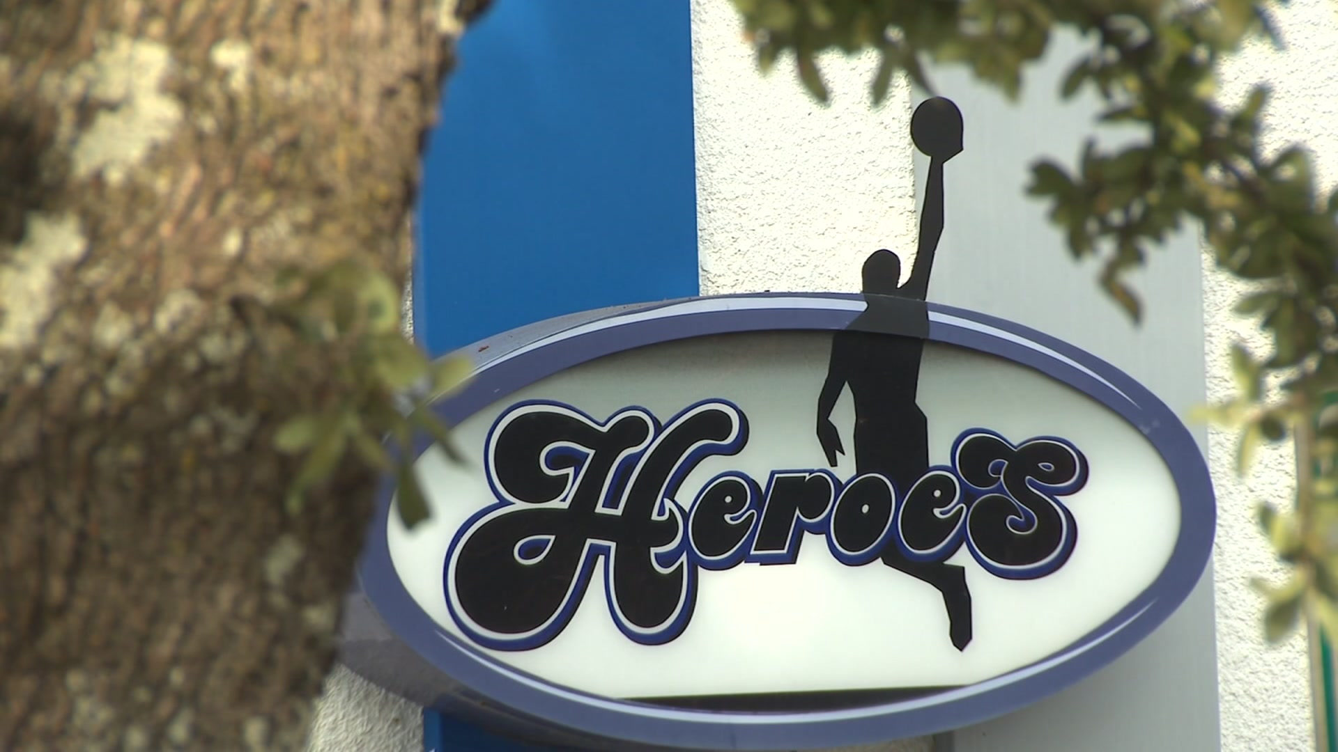 Mark Cuban Heroes Basketball Center hosts Thanksgiving meal distribution