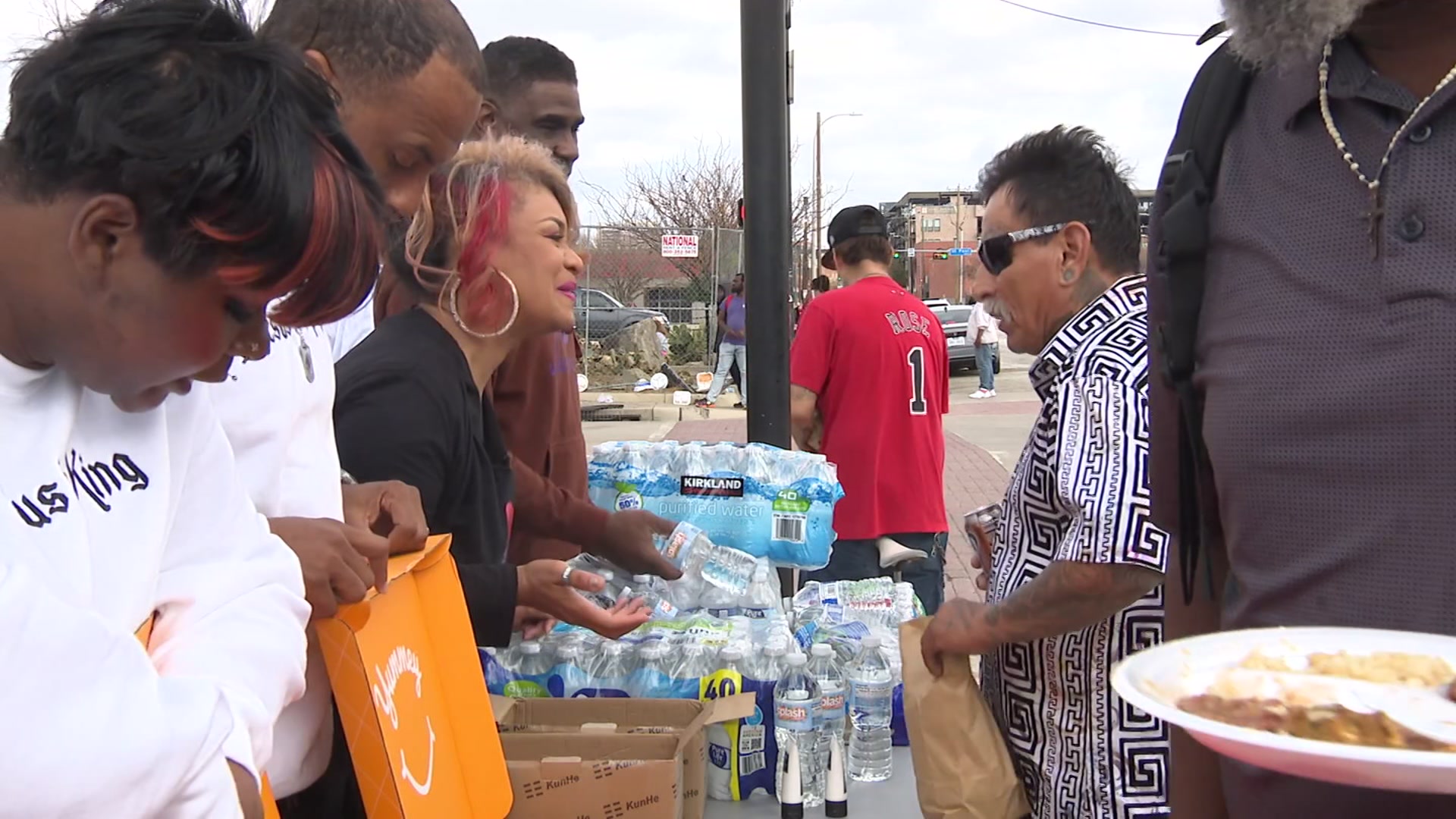 North Texans gather to give to those experiencing homelessness in Dallas