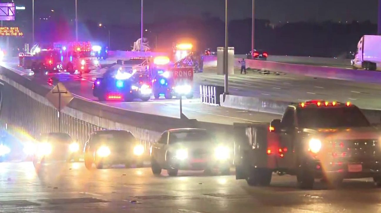 2 killed in Fort Worth crash, parts of I-20 shut down