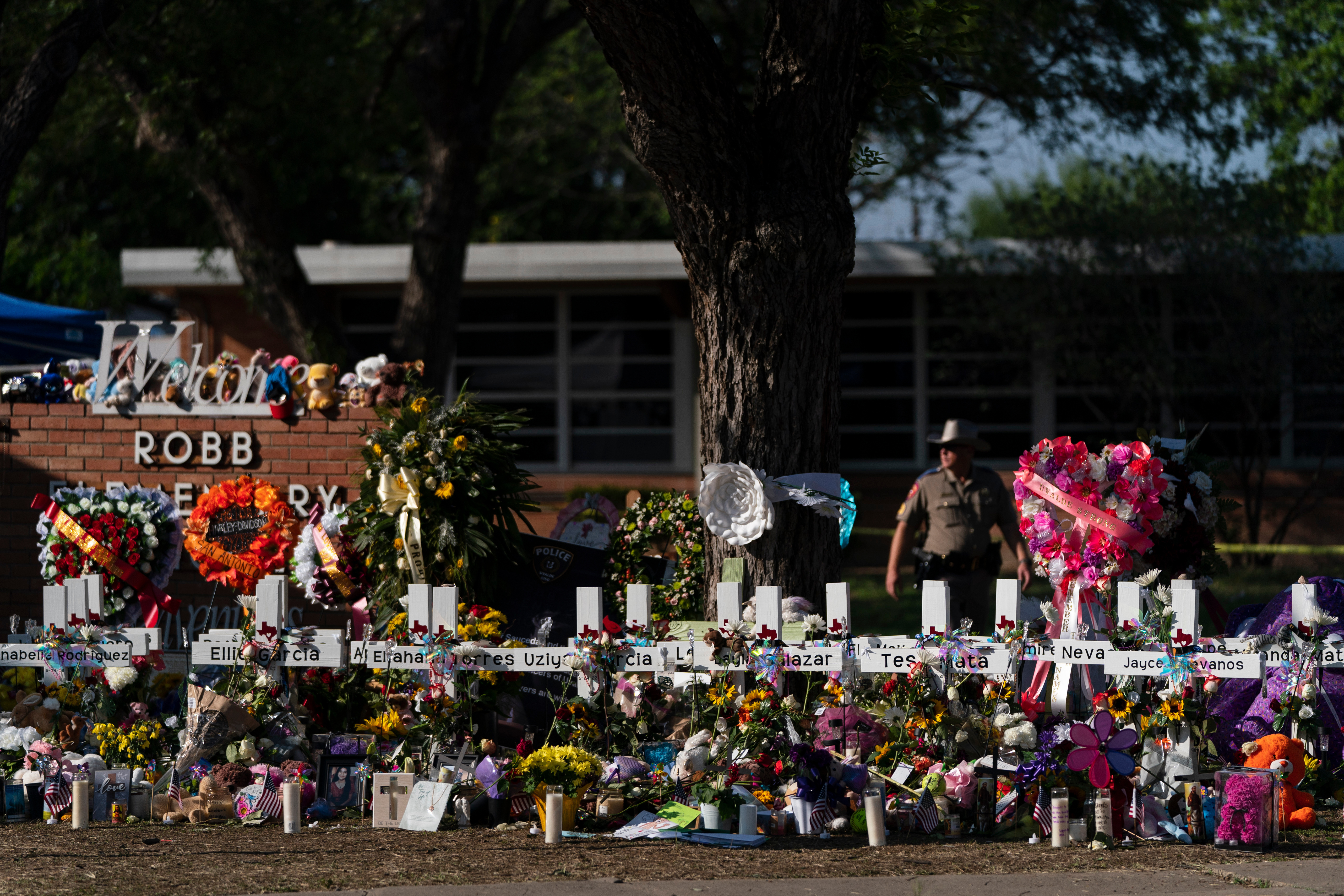 Trial starts for officer in delayed Uvalde shooting response – NBC 5 ...