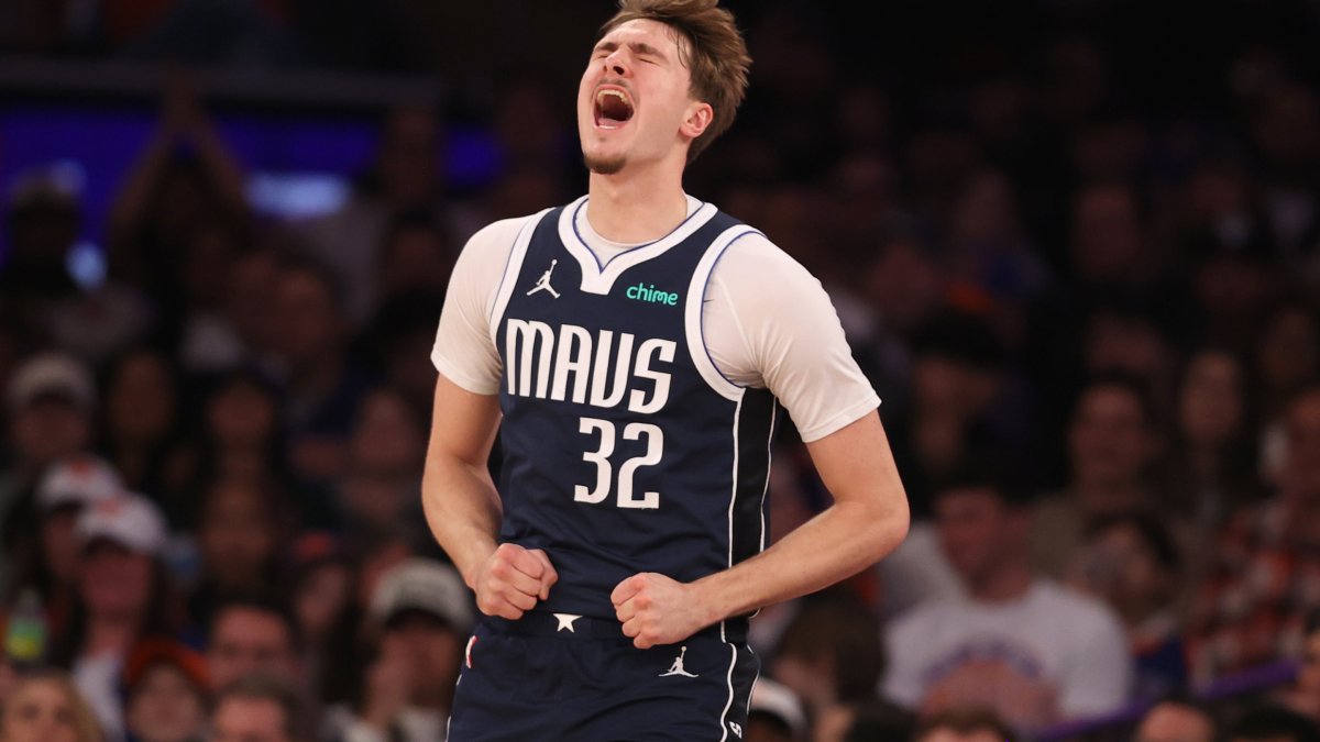 Cooper Flagg returns to help Mavericks blow out Knicks as boos rain down at Madison Square Garden