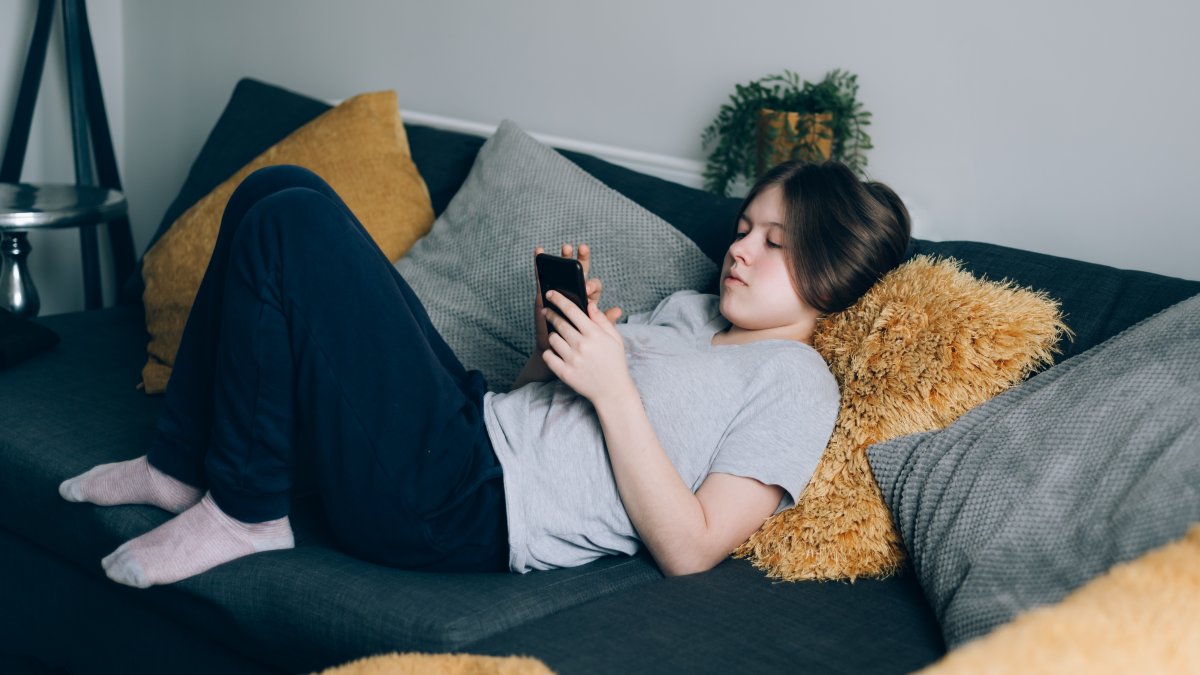 Social media addiction's surprising challenger? Anti-doomscrolling influencers