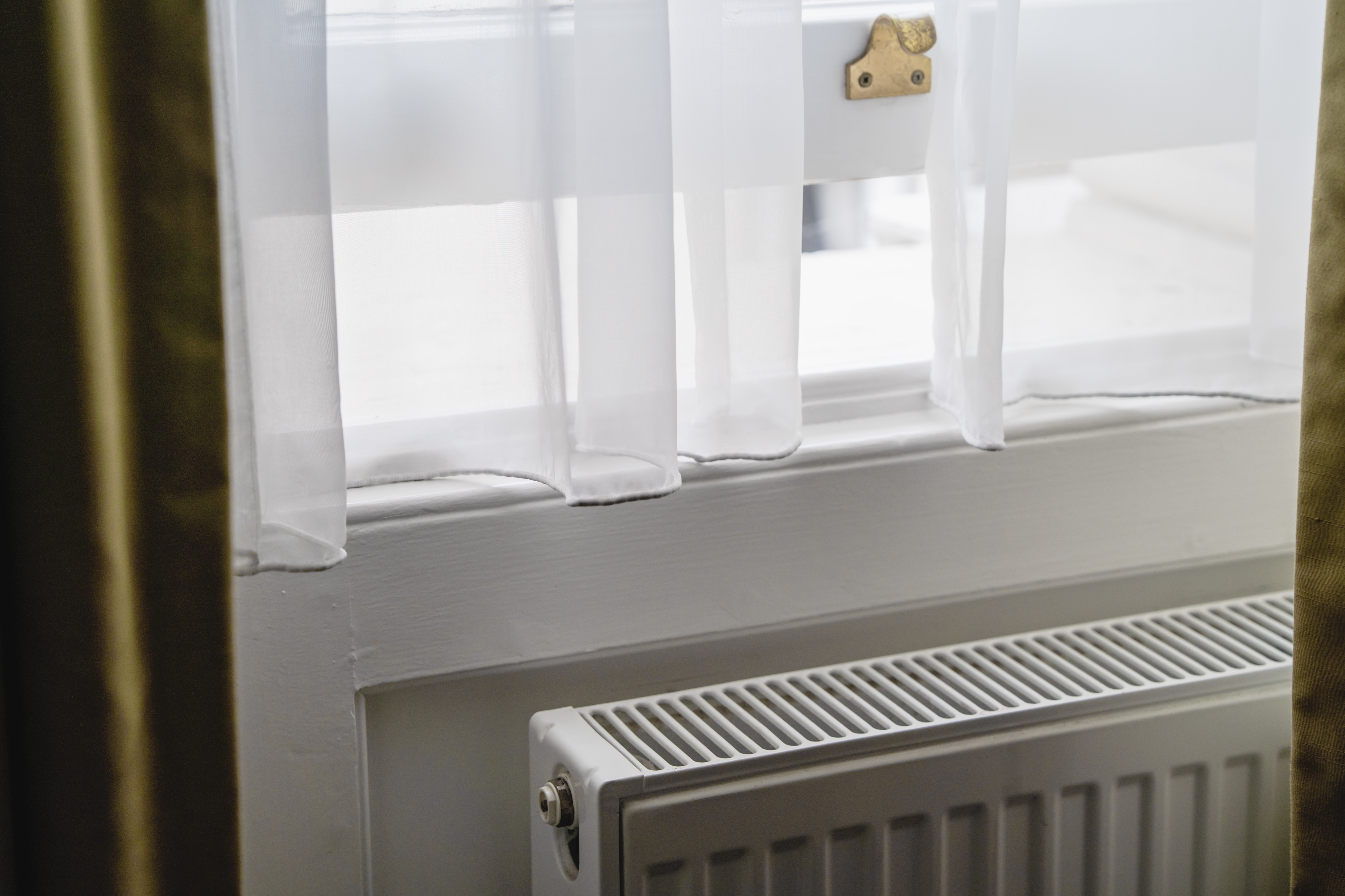 What is house burping? Why some homeowners are letting in air — even in winter