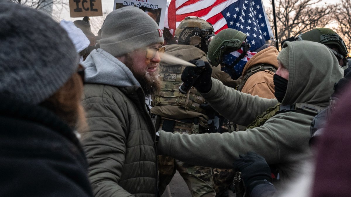 Court lifts restrictions on immigration officers' tactics in Minnesota