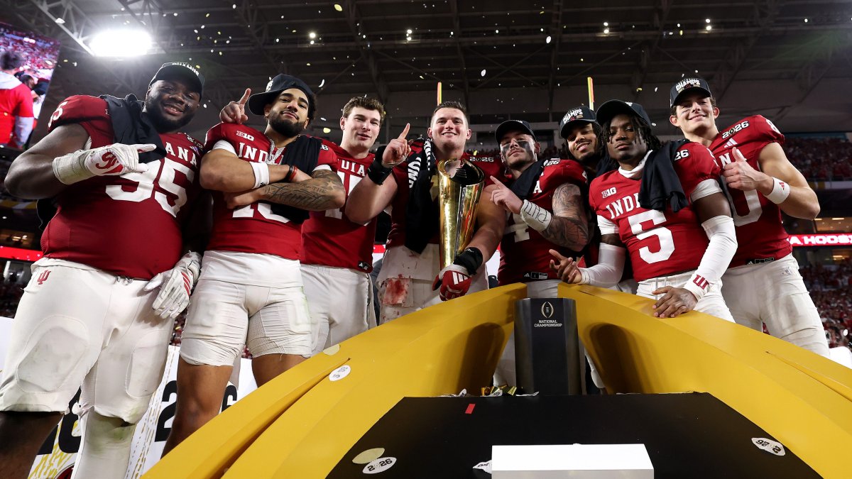 Live updates: Indiana beats Miami 27-21 in CFP National Championship game