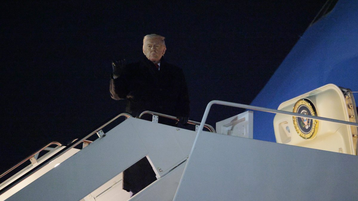 Air Force One, with Trump aboard, returns to D.C. after ‘electrical issue'