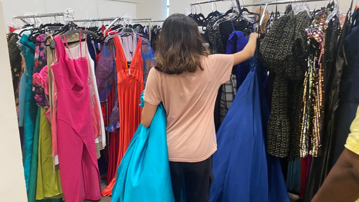 Free prom dresses, accessories for North Texas teens
