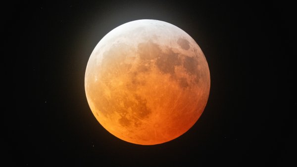A total lunar eclipse will turn the moon blood red on Tuesday – NBC 5 ...