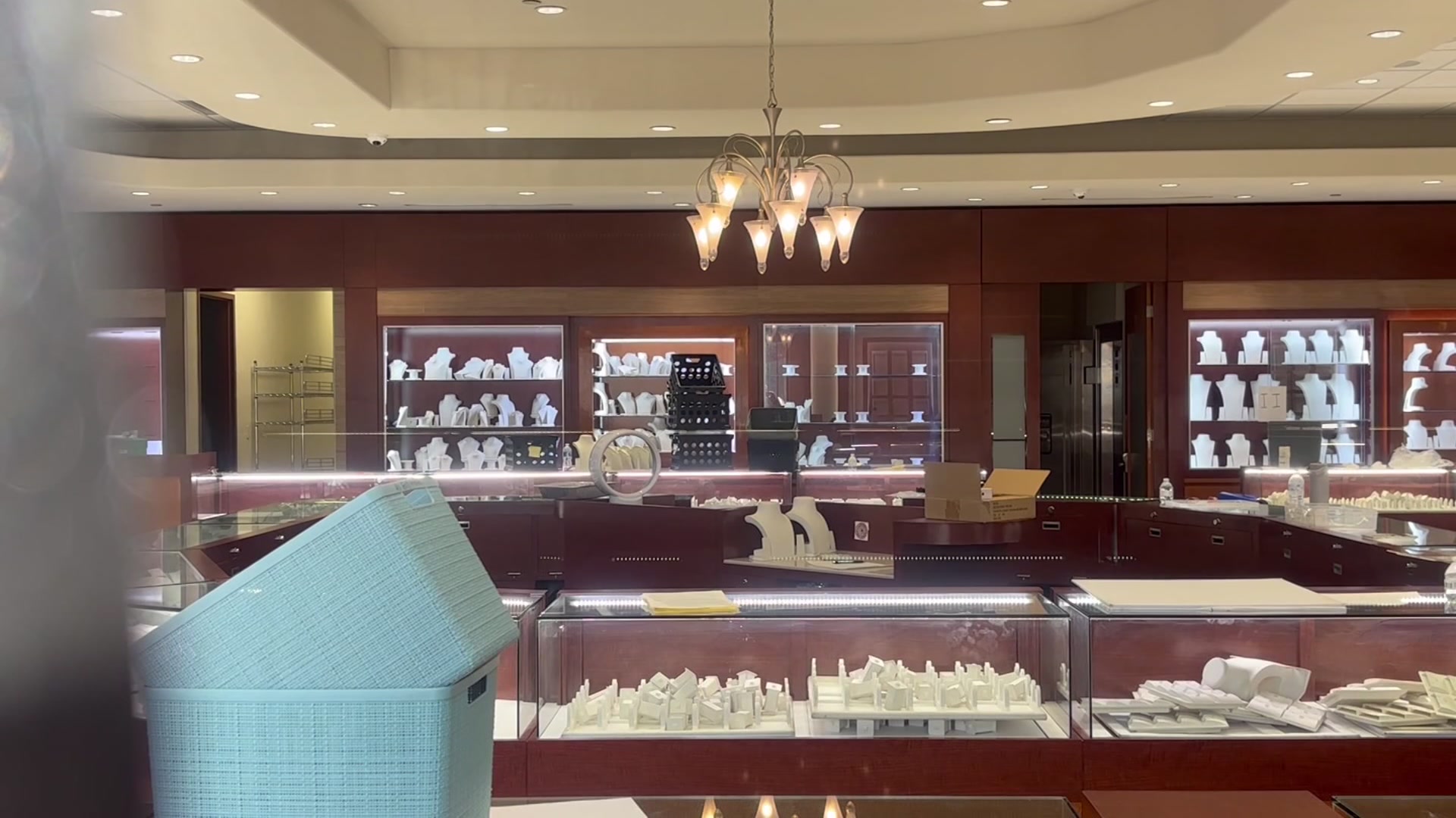 North Texas jewelers accused in scheme targeting elderly victims