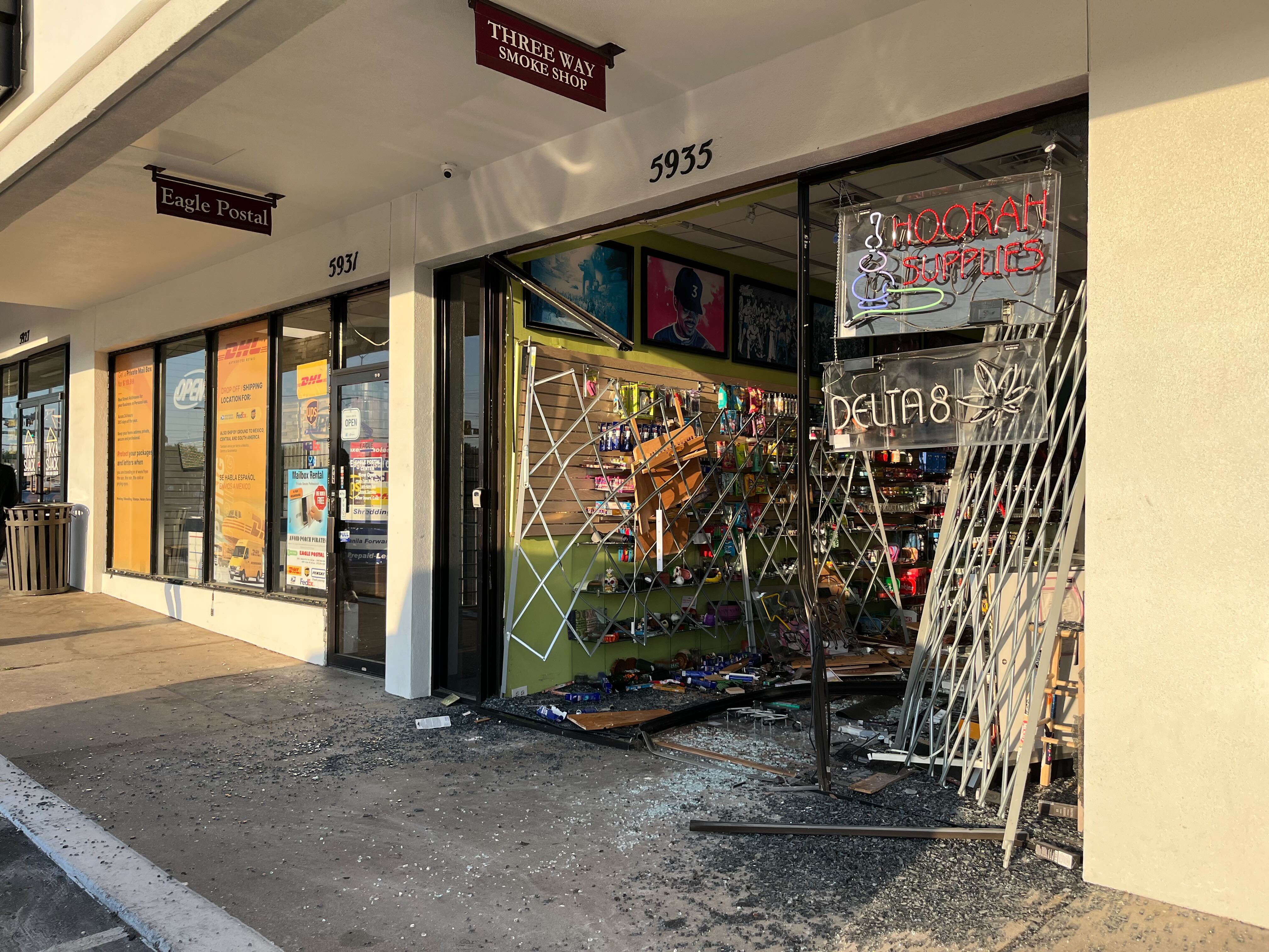 Dallas Police investigating smash and grab at vape shop