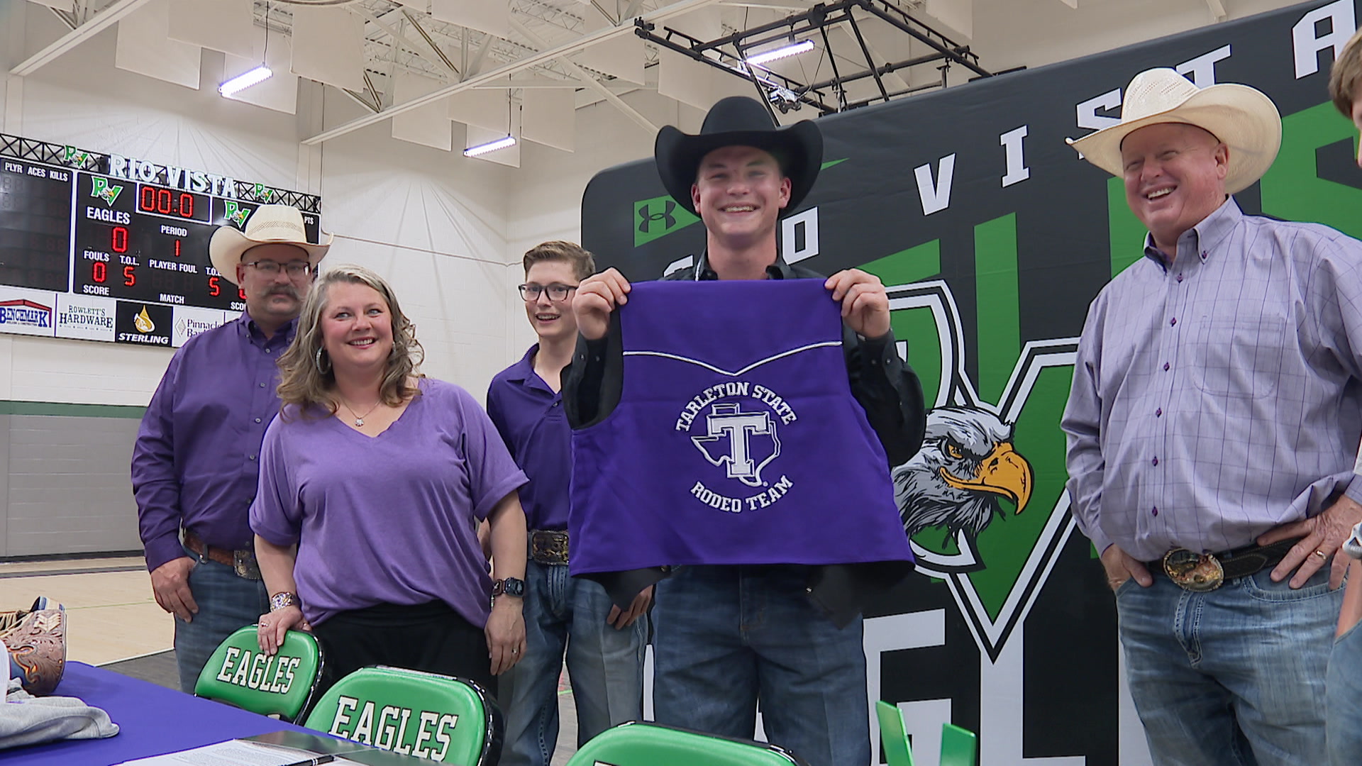 Kash Lloyd makes Rio Vista HS history with rodeo scholarship – NBC 5 ...