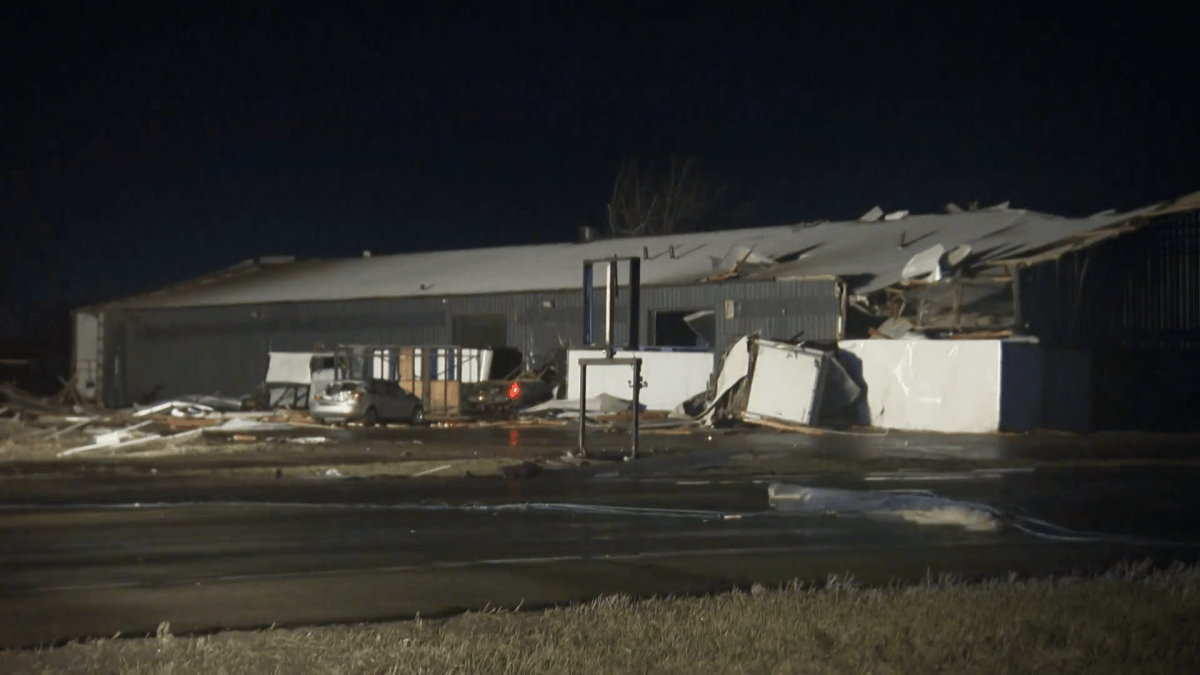 Widespread damage occurs after reported tornadoes in northern Illinois ...